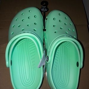 Mint crocs🍀